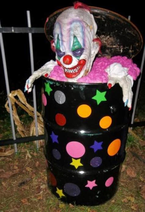 clown-halloween-ideas-in-trash-barrel | HomeMydesign