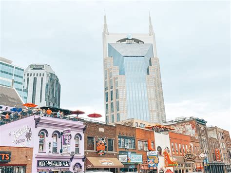 15 Famous Bars in Nashville on Broadway Street