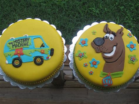 scooby doo & the mystery machine - Cake by Tammy Lynn - CakesDecor