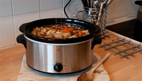 Slow Cooker vs Crock Pot - What's the Difference? - Cookery Space