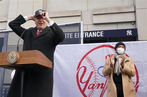 Mariano Rivera cheers opening of Yankee Stadium COVID vaccine site