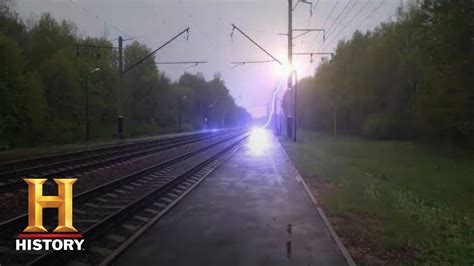 The Proof Is Out There: Unexplained Lightning Phenomenon Caught On ...