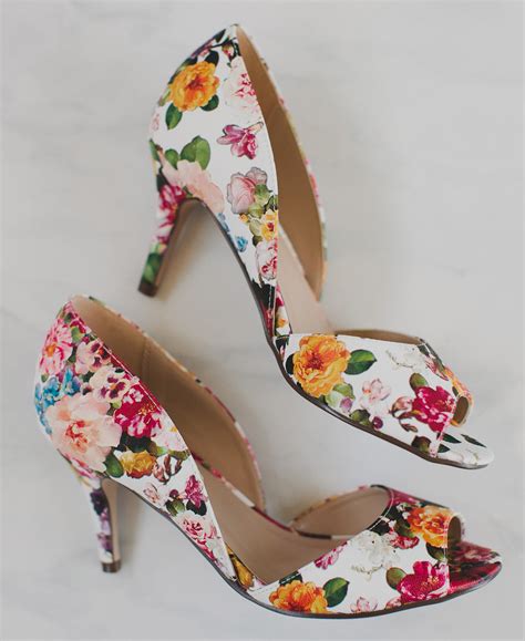 How to Throw a Floral Bridal Shower with Modcloth | Green Wedding Shoes