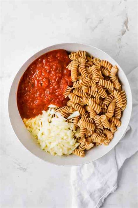 Easy Healthy Rotini Pasta Bake | Lauren Fit Foodie