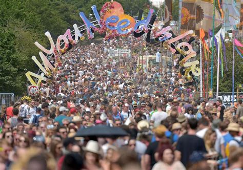 50 amazing Glastonbury Festival pictures to make you wish you were ...