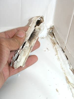 Dover Projects: How to Caulk a Bathtub