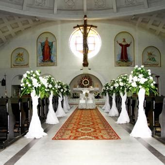 Tips for Church Wedding Decorations | LoveToKnow