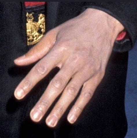 Michael Jackson's hand 😍 | Michael jackson sexy, Michael jackson ...