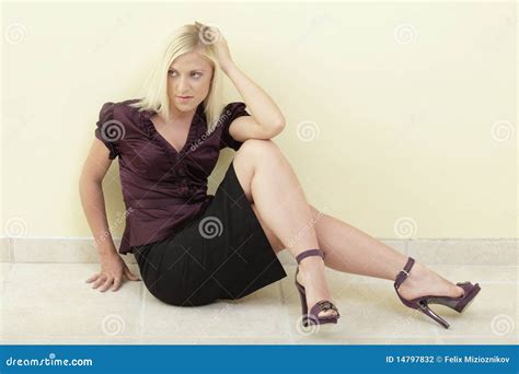 Woman Sitting with Legs Crossed Stock Photo - Image of sitting, female: 14797832