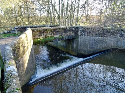 Bridge and weir on the River... © Ian Calderwood :: Geograph Britain and Ireland