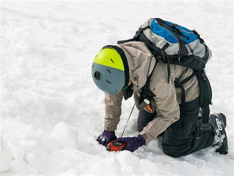 The Best Avalanche Beacons For Backcountry Skiing In 2023