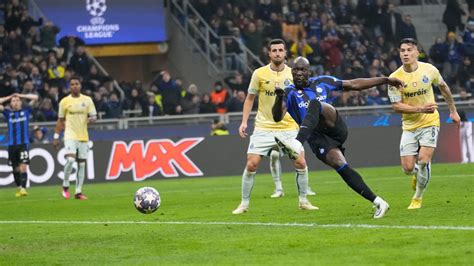 Inter Milan 1-0 Porto: Romelu Lukaku on target as Italian side grab first-leg lead in last-16 ...