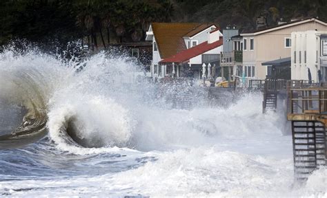 Japanese tsunami video predates 2024 earthquake by more than a decade | Fact check