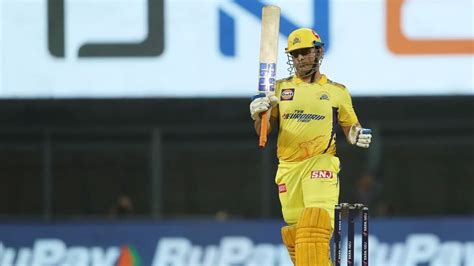 Dhoni rolls back the years, surpasses Sachin, Dravid for huge IPL ...