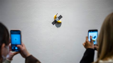 'Hungry' South Korean student takes banana from Maurizio Cattelan's art ...