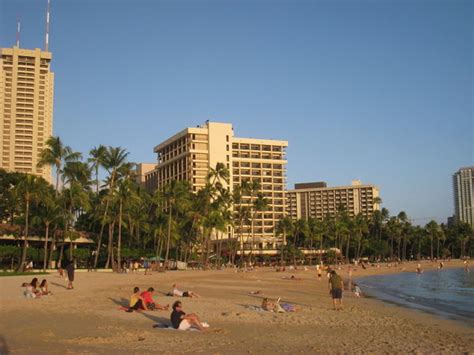 Waikiki Beach (Honolulu) | World Easy Guides