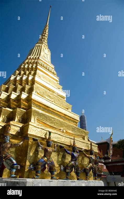 Wat Phra Kaew, Bangkok Stock Photo - Alamy