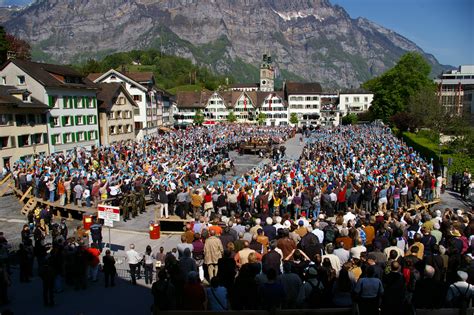 File:Landsgemeinde Glarus, 2009.jpg - Wikimedia Commons