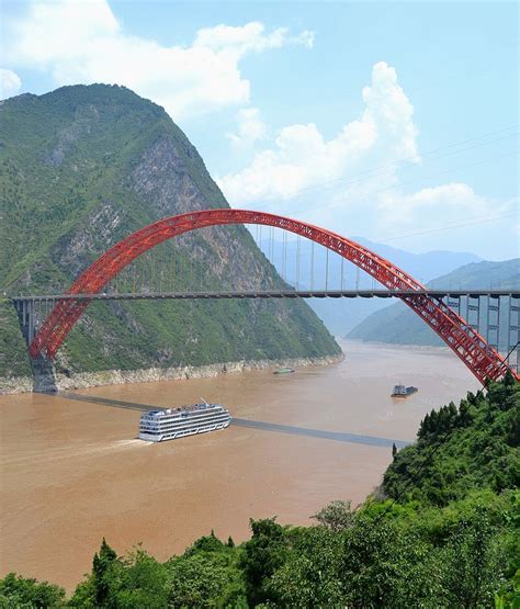 The Wushan Yangtze River Bridge is an arch bridge, which crosses the ...