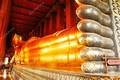 Reclining Buddha statue in Thailand Buddha Temple Wat Pho — Stock Photo ...