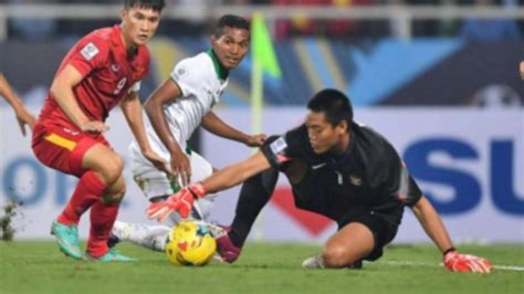 Kurnia Meiga Jual Semua Atribut Sepak Bola di Medsos, Arema FC Prihatin