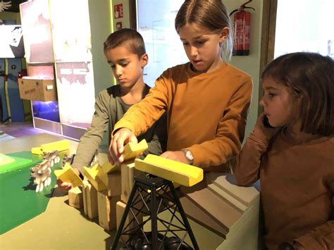 10 Kid Museums with Science Exhibits