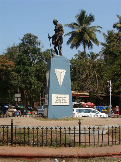 Mahatma Gandhi Circle Statue