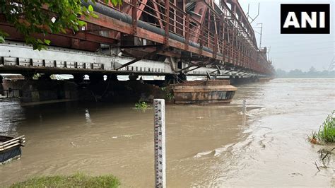 Old Yamuna bridge closed for rail traffic as river level crosses danger ...