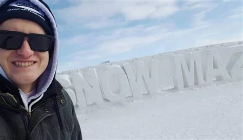 The Snow Maze in Winnipeg is Being Built | ENERGY 106