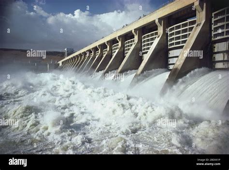 McNary Dam Spillway Stock Photo - Alamy