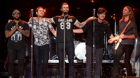 Maroon 5 Super Bowl halftime show report has fans in a tizzy - CNN