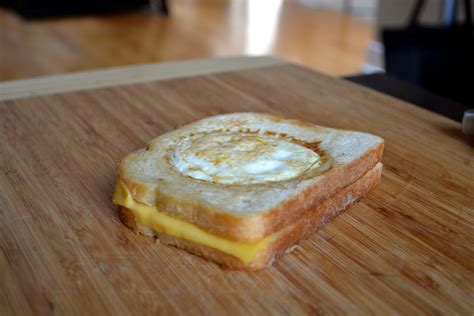 Hardly Housewives: Egg In A Hole Grilled Cheese