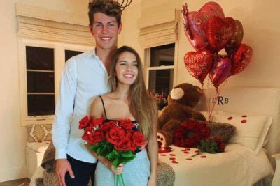 Is Ben Azelart Dating Hannah Thomas? Who Is Youtuber' Girlfriend In 2022?