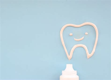 What's the correct toothpaste for dentures? | medino