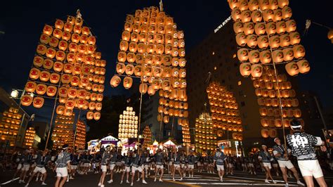 東北四大祭「秋田竿燈祭」：點亮夜空的萬盞提燈 | Nippon.com