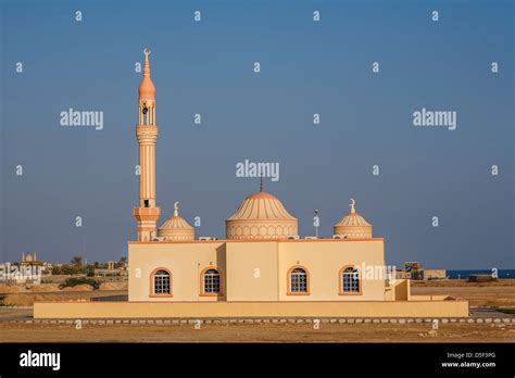 Sunni Muslim Mosque located southern Iran Stock Photo - Alamy