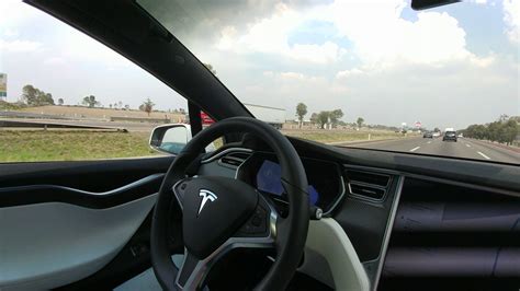 Tesla Model X en Autopilot en México - YouTube