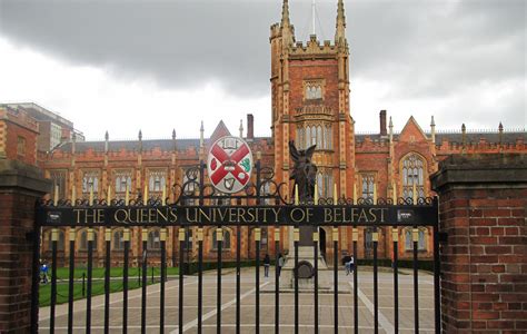 File:Queen's University Belfast by Paride.jpg - Wikimedia Commons