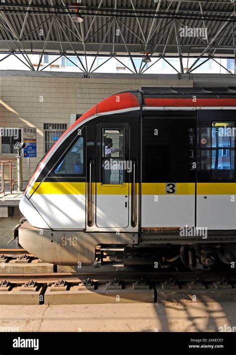 Shanghai metro line 3 train waits at a station, Shanghai, China Stock Photo - Alamy