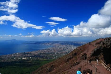 Vesuvius National Park protects one of the world's most dangerous volcanoes | Visititaly.info