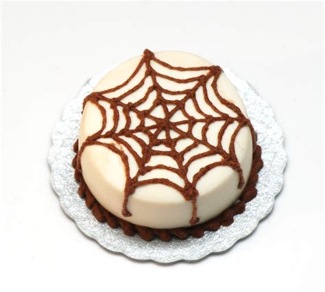 1:24 Ecru Spider Web Cake | Stewart Dollhouse Creations