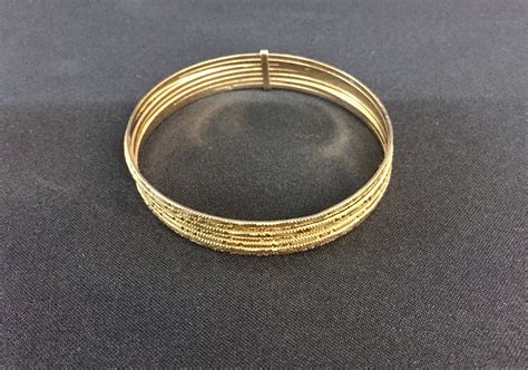 18K Gold Bangle Bracelet