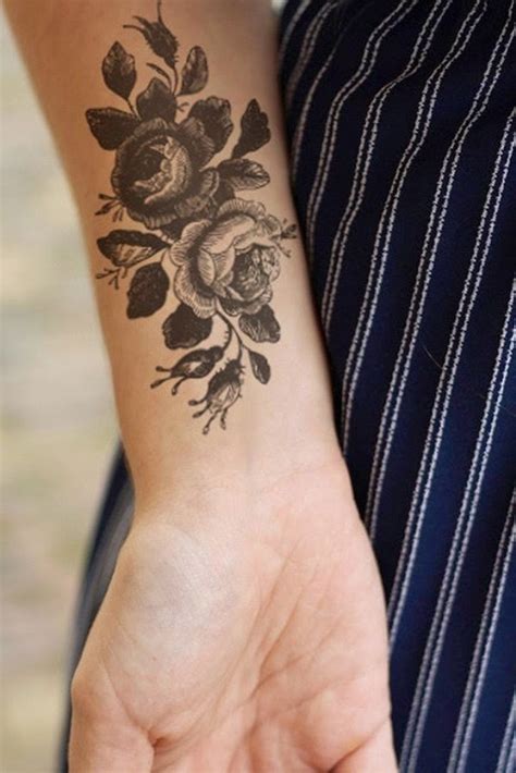 18 Amazing Flowers Wrist Tattoos