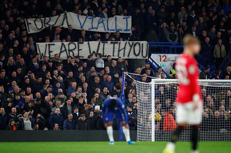 Chelsea fans pay tribute to Gianluca Vialli as club…