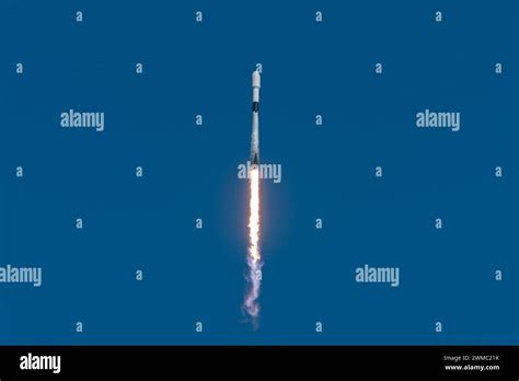 SpaceX Falcon 9 NG-20 Rocket Launch Stock Photo - Alamy