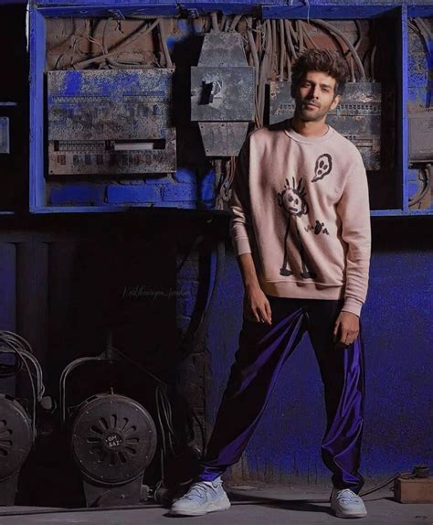 Indoor Fashion: Kartik Aaryan Gives Us Major Fashion Goals During The Lockdown! | IWMBuzz