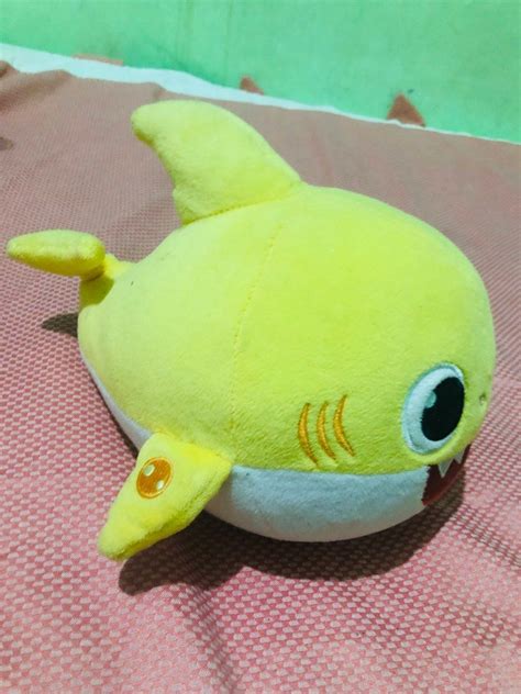 Baby Shark Pinkfong soft toy English, Hobbies & Toys, Toys & Games on Carousell