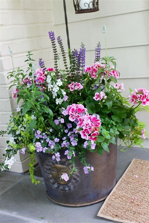 Nice 85 Fresh and Easy Summer Container Garden Flowers Ideas https ...