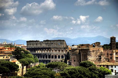 Colosseum of Rome Pictures, History & Facts