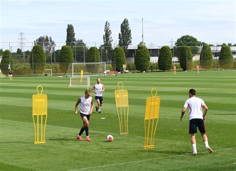 📸 Hard work continues at Arsenal Training Centre | Gallery | News ...